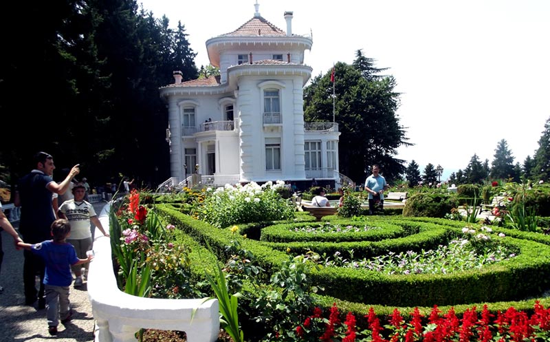 atatürk-evi-bahçe ve mimari yapısı